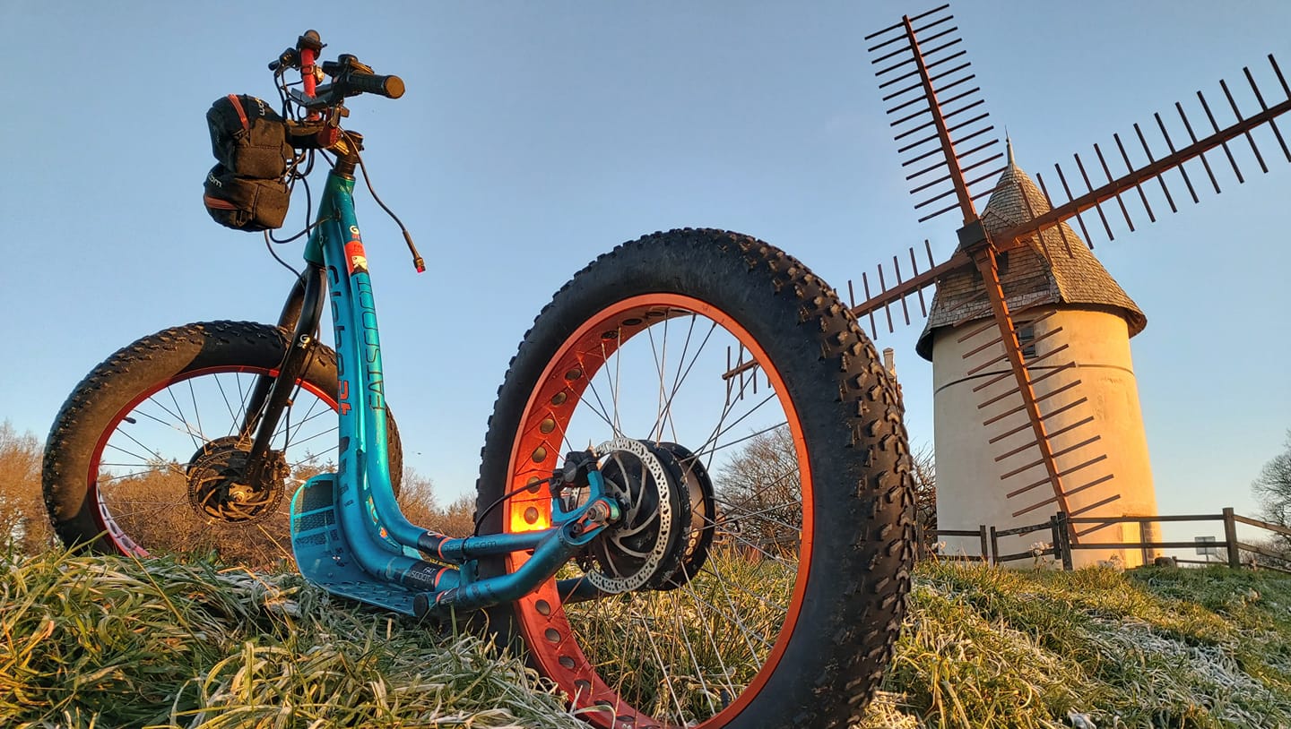 Scooter eléctrico en Vendée Bocage