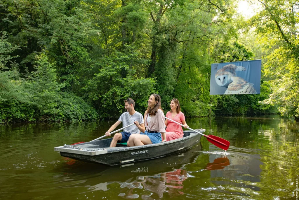 La Maison de la Rivière à Montaigu Vendée : ses balades en barque, ses expositions photos, la visite du moulin. Un lieu idéal pour les familles.