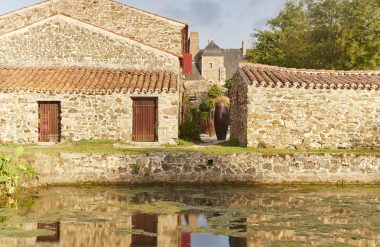 Le Logis de la Chabotterie in Montréverd in Vendée, discover the history of the Vendée wars and General Charette!