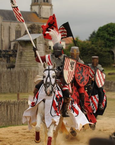 Spectacle de chevaliers au Château de Tiffauges en Vendée Bocage