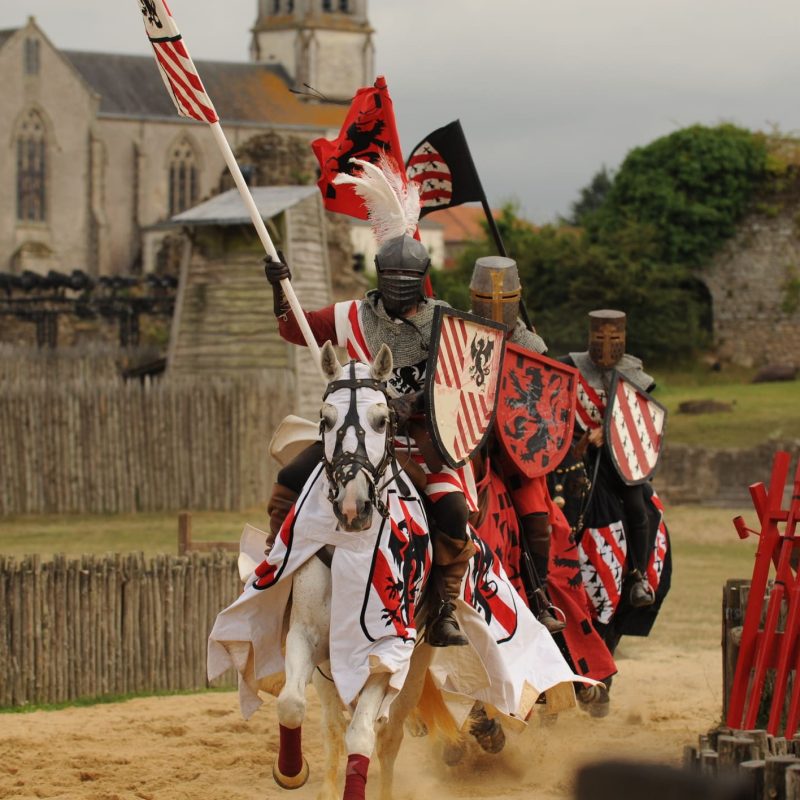 Spectacle de chevaliers au Château de Tiffauges en Vendée Bocage