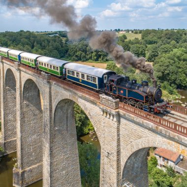 El ferrocarril de Vendée en Mortagne-sur-Sèvre, cerca de Puy du Fou