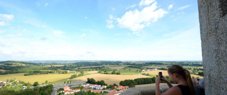 La vista del bocage desde el campanario de la iglesia de St Michel Mont Mercury, el punto más alto de Vendée