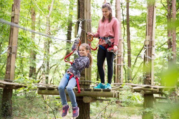 Tepacap Vendée en Mesnard-la-Barotière ofrece numerosas actividades: escalada de árboles, paintball, juegos para niños, etc.
