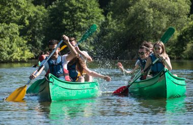 Faire du canoë en Vendée entre amis à Poupet