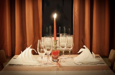 La Saint Valentin en Vendée Bocage : menus dans les restaurants et idées séjours en amoureux.