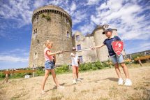 ¡Diviértete en el castillo de Saint-Mesmin en Vendée con tu familia!