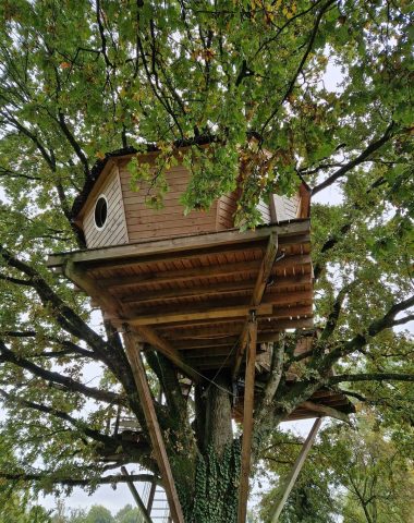 Cabane dans les arbres : Hébergement insolite en Vendée proche du Puy du Fou