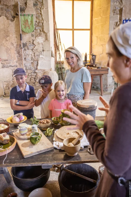 Discover the activities at the Château de Saint Mesmin with your family!